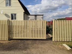 Ворота откатные из евроштакетника - пример 12 фото в Семёнове