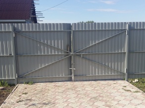 Распашные ворота с ручным управлением - пример 10 фото недорого