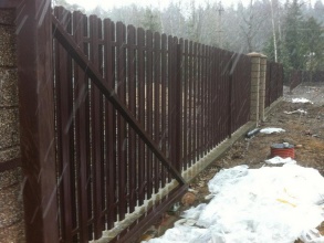 Забор из евроштакетника в шахматном порядке 122 метра фото в Семёнове