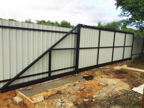 Откатные ворота с ручным управлением - пример 1 фото в Семёнове