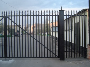 Сварные заборы с бетонированием столбов 12 метров фото в Семёнове