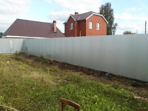 Забор из профнастила с утрамбовкой щебнем 117 метров фото под ключ