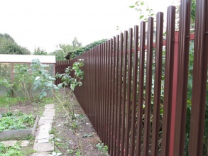 Забор из евроштакетника с забивными столбами 86 метров фото в Семёнове